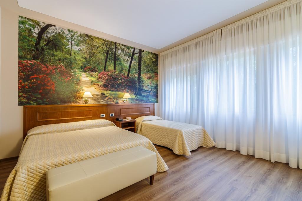 Hotel Villa Delle Rose Pescia Bagian luar foto