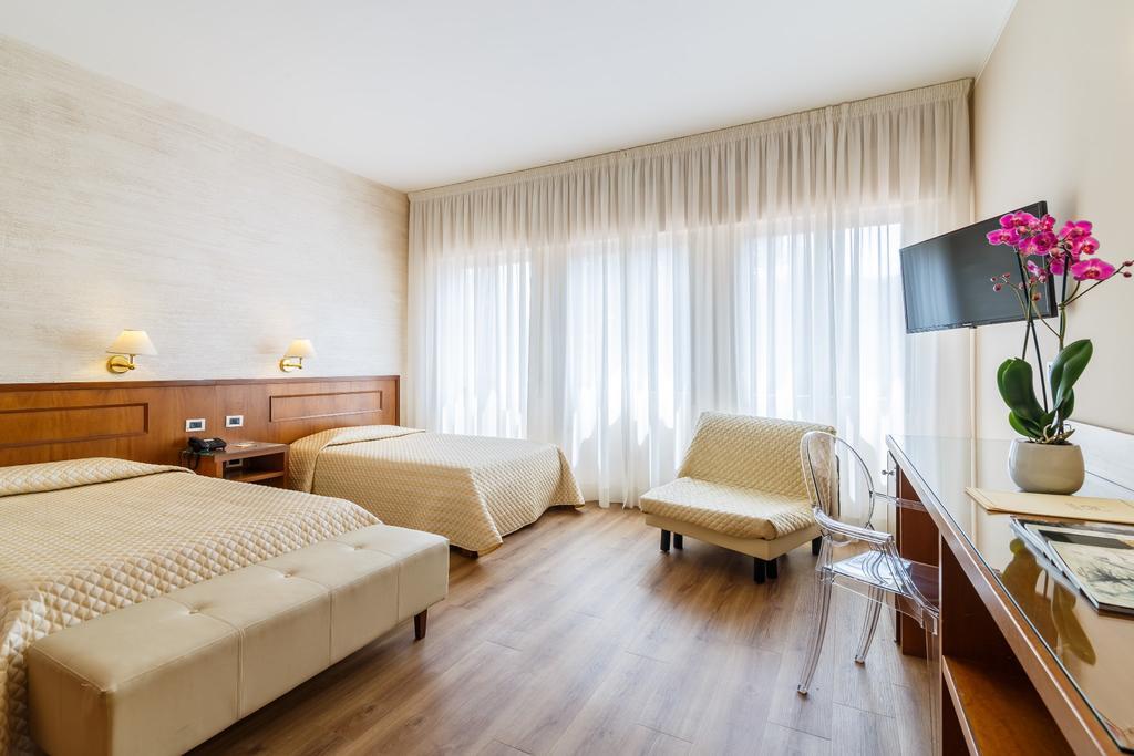 Hotel Villa Delle Rose Pescia Bagian luar foto