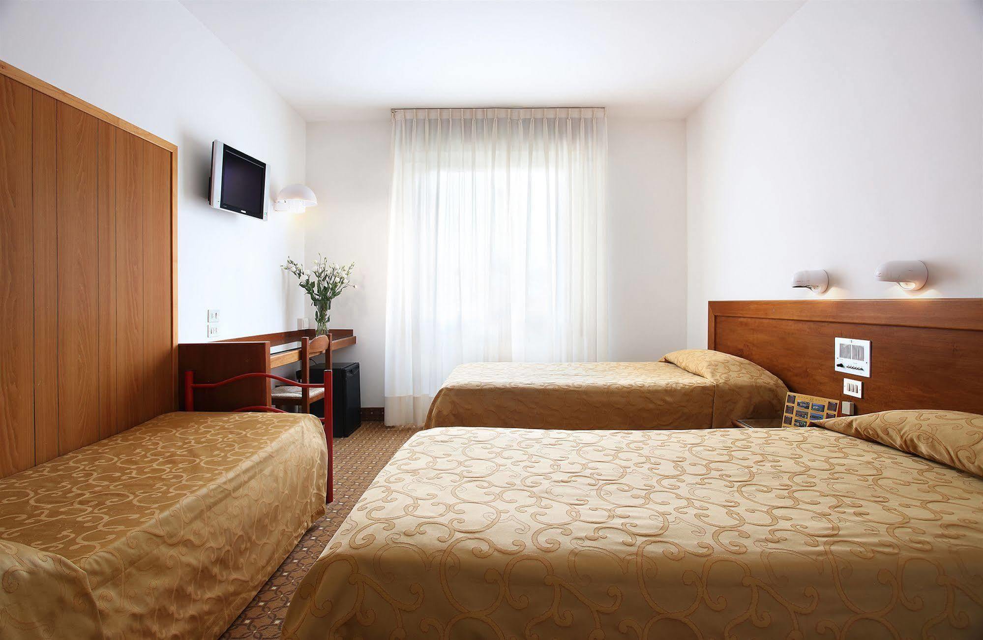 Hotel Villa Delle Rose Pescia Bagian luar foto