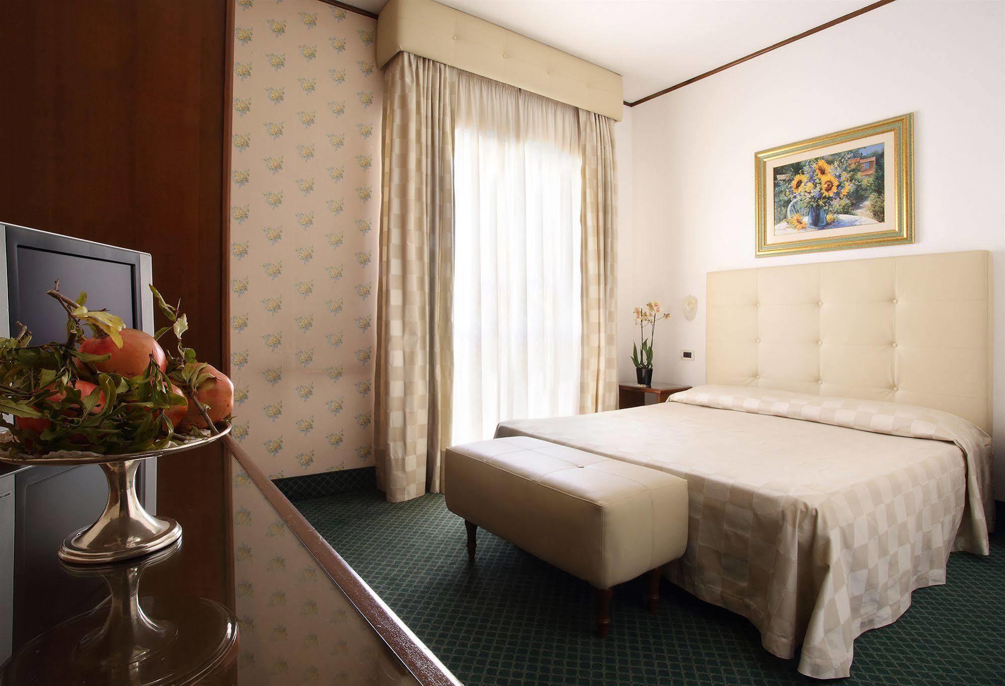 Hotel Villa Delle Rose Pescia Bagian luar foto